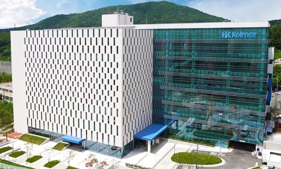 콜마그룹 경영권 '삼파전'… "법원, 윤상현 부회장 주식 처분 금지"