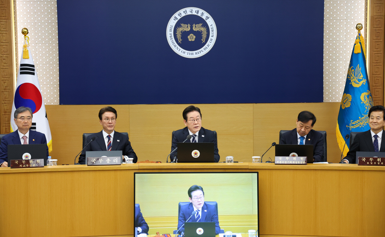 李 대통령, 출범 후 첫 '세종 국무회의'… "세종 집무실·의사당 건립 차질 없이 추진"