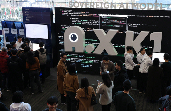 SKT 초거대 AI 모델 공개에 국내외 호평 잇따라