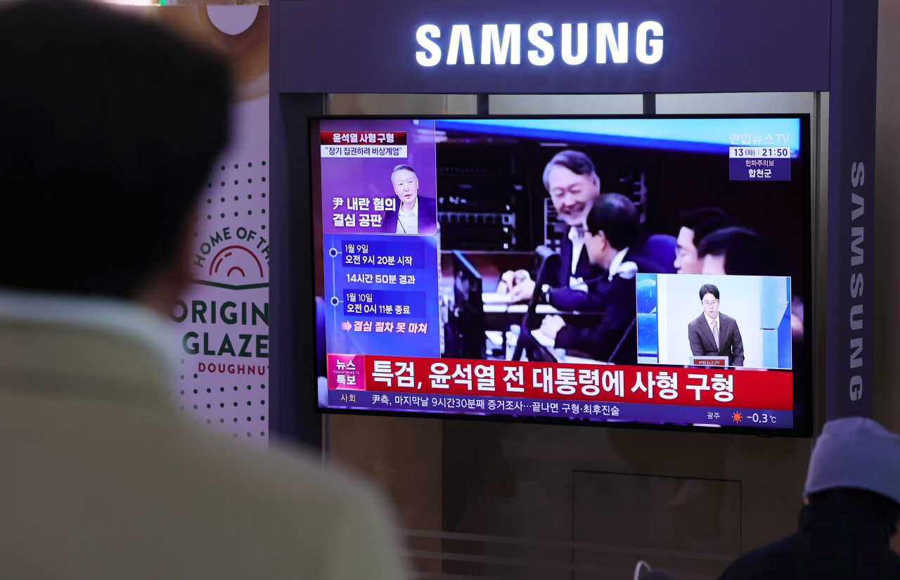 尹 사형 구형에… 정청래 "선고도 사형이 마땅"·장동혁 "언급할 사안 아냐"