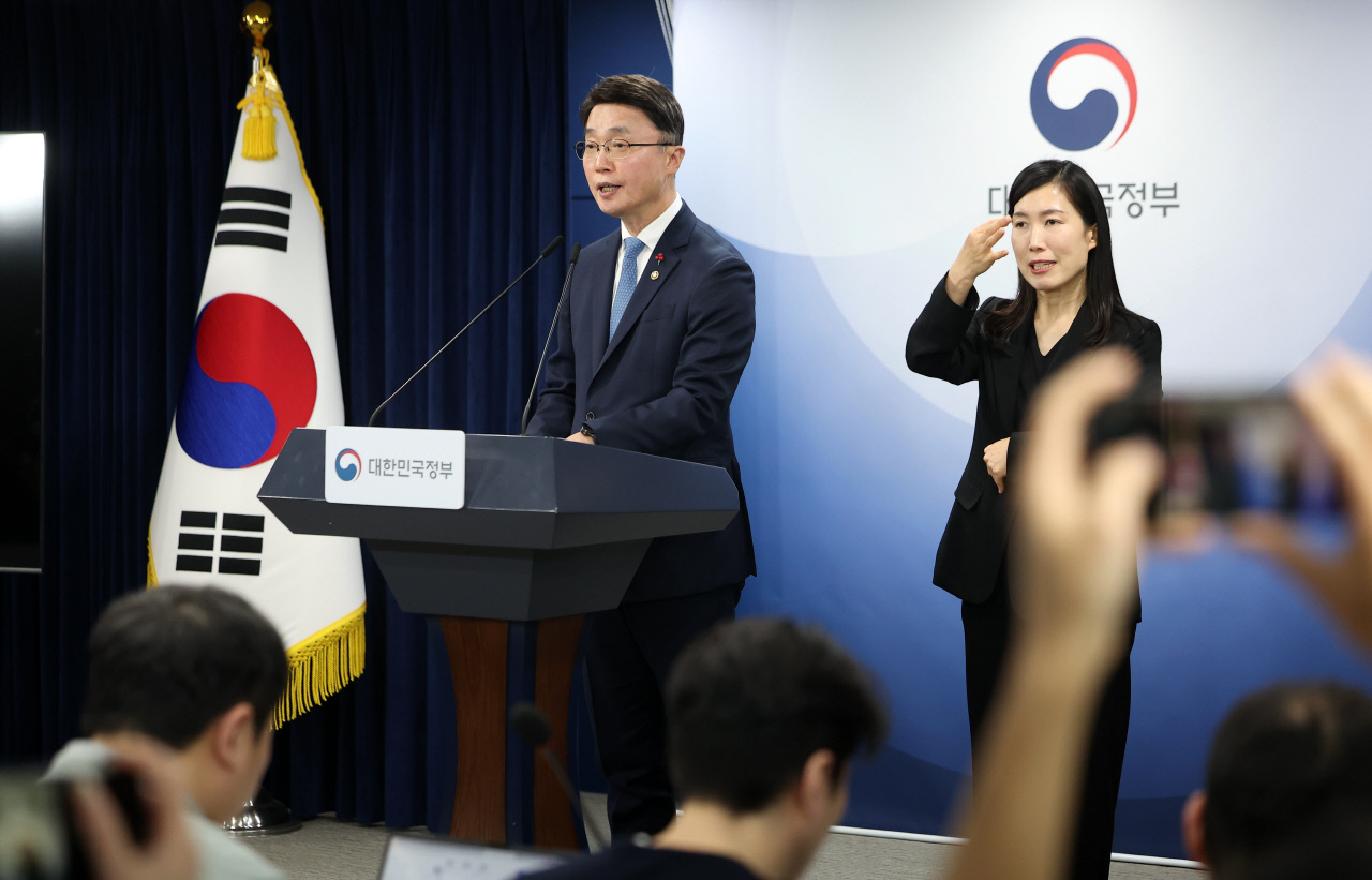 규칙은 바뀌고, 기업은 떠났다… 삐걱대는 국가대표 AI 구상