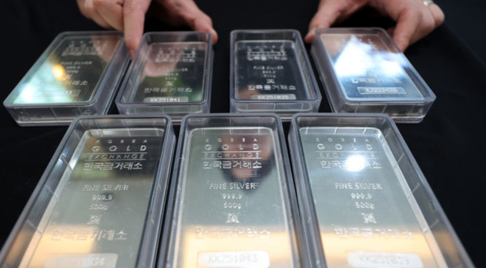 국제 은값 사상 첫 온스당 100달러 돌파…금값도 5000달러 '턱밑'
