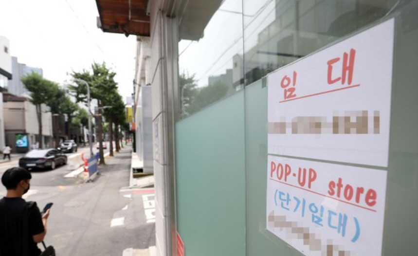 고금리·소비위축에 자영업자 5년래 최대폭 감소...20·30대 3만명 이상씩