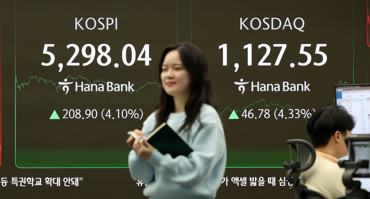 코스피, 5200선 복귀...삼성전자·하이닉스 5% 강세