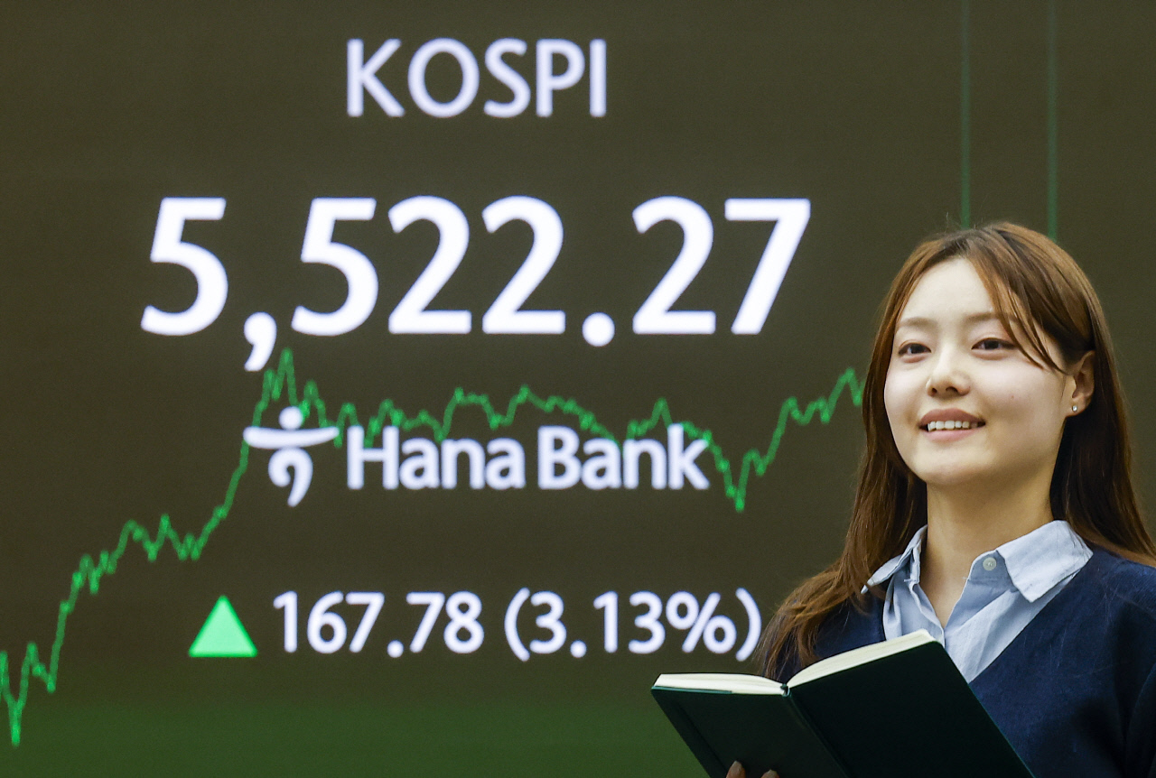 코스피, 사상 첫 5500선 마감...'18만전자' 코앞