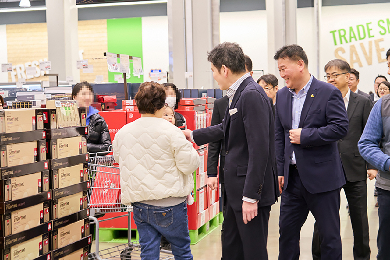 "오프라인은 날았는데..." 이마트, 대박 실적에도 웃지 못한 아픈 손가락은?