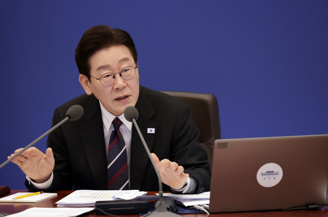 이 대통령 "다주택 유지는 자유, 정상화 따른 책임 피할 수 없다"