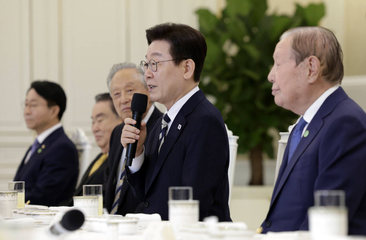 이 대통령 "경자유전은 헌법 원칙… 농지분배 이승만은 '공산주의' 아냐"