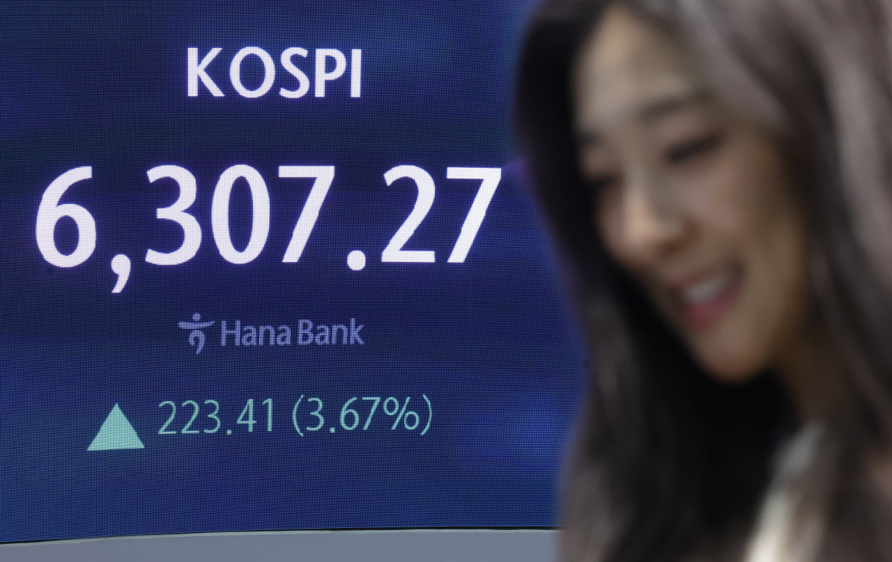 '파죽지세' 코스피, 사상 첫 6300선 돌파...삼전·하이닉스 7%대 강세