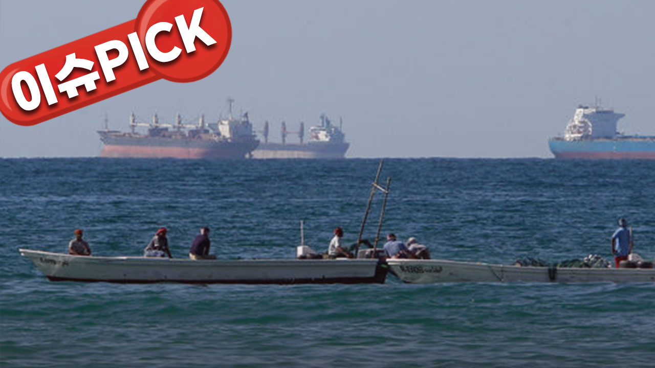 이란 "호르무즈 통과하면 불태운다"…세계 원유 20% 길 막히나