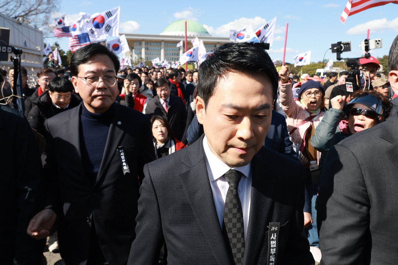 또 장외로 나간 국민의힘, 청와대까지 도보투쟁… "李, 사법3법 거부권 행사하라"
