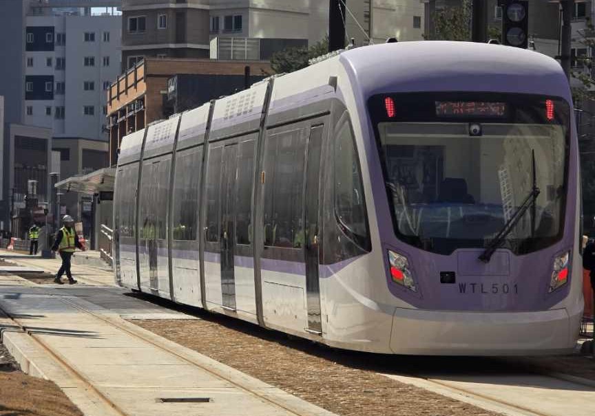 [현장르포] 송파 위례신도시, 트램 시운전...상권 ‘기대’, 아파트 ‘관망'