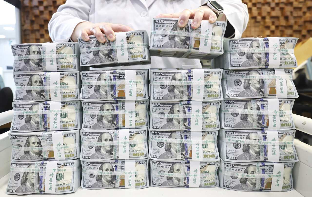 환율 1500원 '터치' 후 한은 '방어 논리' 시험대…원화 반등에도 불안 여전