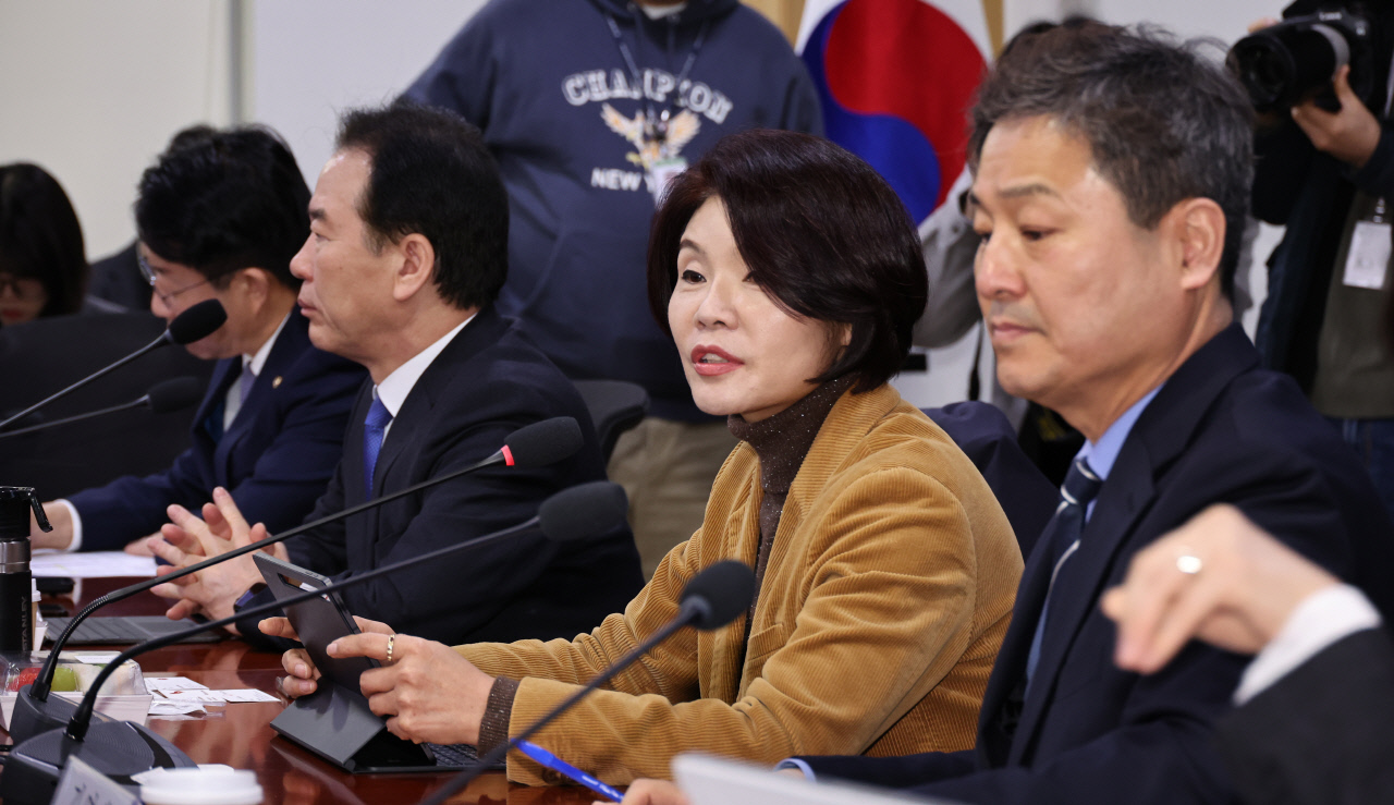 與 "중동사태 장기화 대비…정부 금융지원 외 추가 지원책 필요"