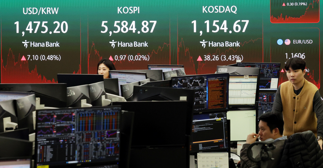 코스피 5500선 지킨 개미, 3조원 담았다...코스닥 3%대 반등