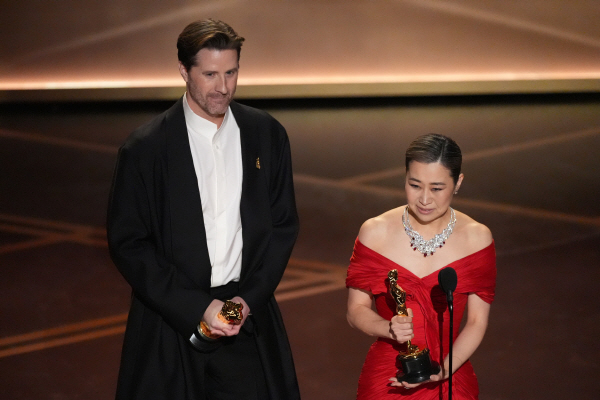 '케이팝 데몬 헌터스' 장편애니상 수상…"한국인을 위한 상"