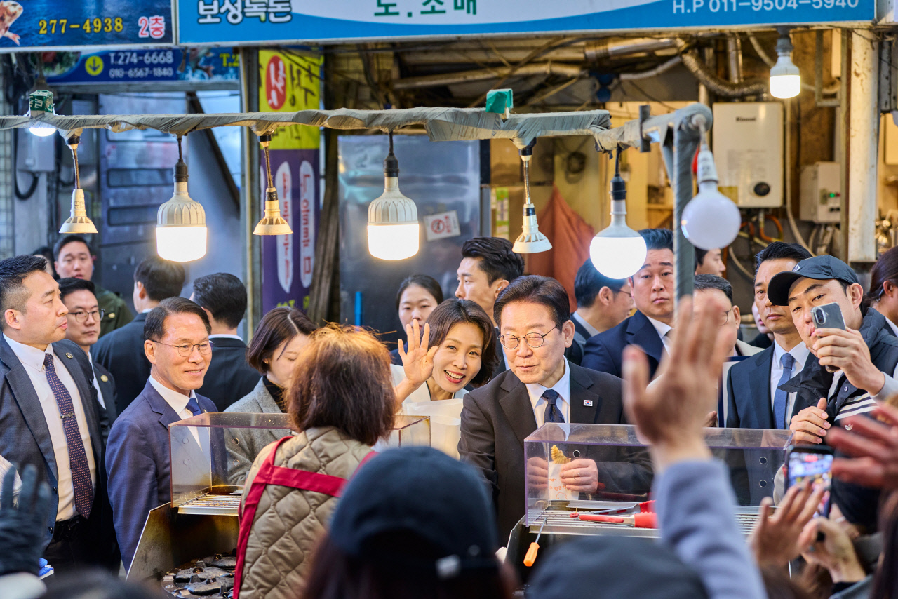 '기초연금' 의제 들고 나온 이 대통령… "향후 증액만 하후상박 어떤가"