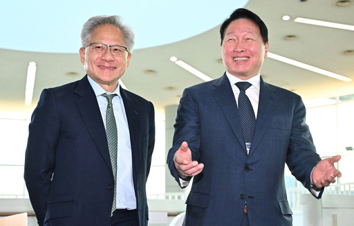 최태원 회장 GTC 첫 방문…SK하이닉스, 메모리 경쟁력 과시