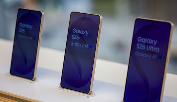 갤럭시S26, ‘에어드롭’ 연동 추진…삼성, 개방 전략 승부수