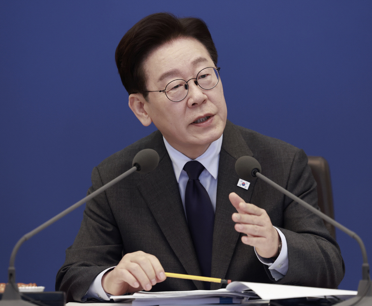 이 대통령, 공공부문 승용차 5부제 강화 주문… '중동전쟁 비상대응' 전력