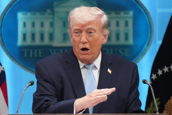 트럼프 "이란과 합의 불발 시, 7일밤 모두 폭파할 것"