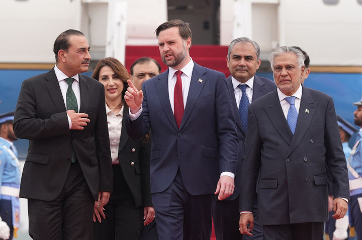 미국-이란, '1차 간보기' 뒤 숨고르기...美언론, 中무기의 이란행 선적설 제기