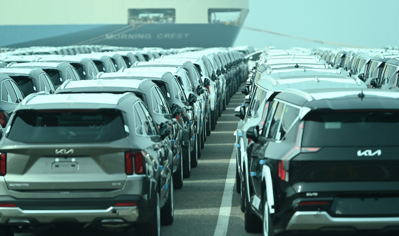 K-자동차, ‘하이브리드’ 날개 달고 질주… 3월 수출액 역대 2위