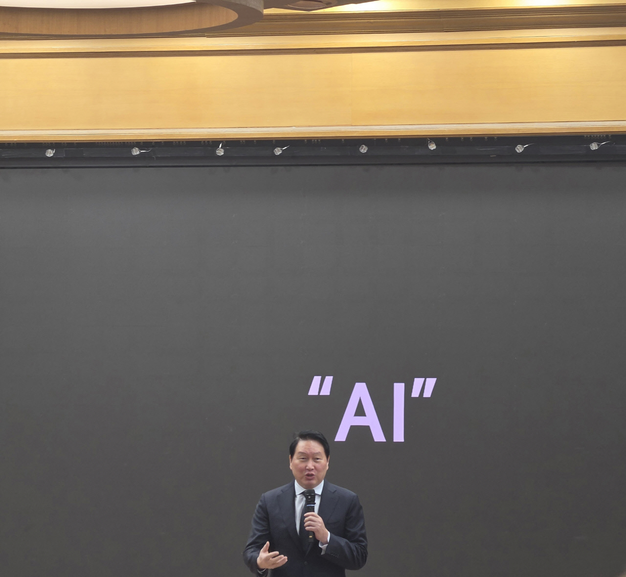 최태원 "AI 패권 경쟁, 한일 경제통합으로 돌파해야"