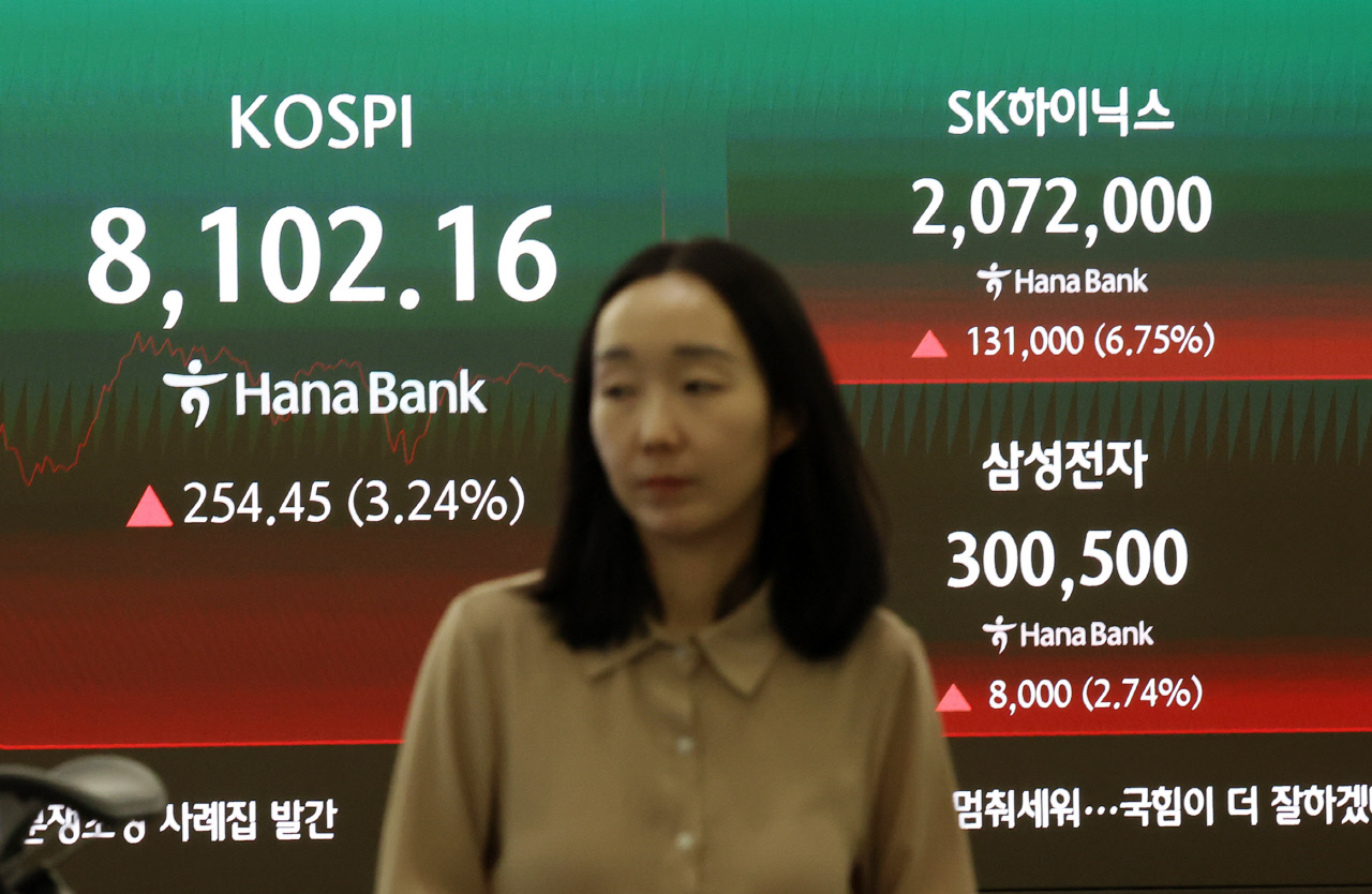 8100선까지 뚫은 코스피...불타는 반도체
