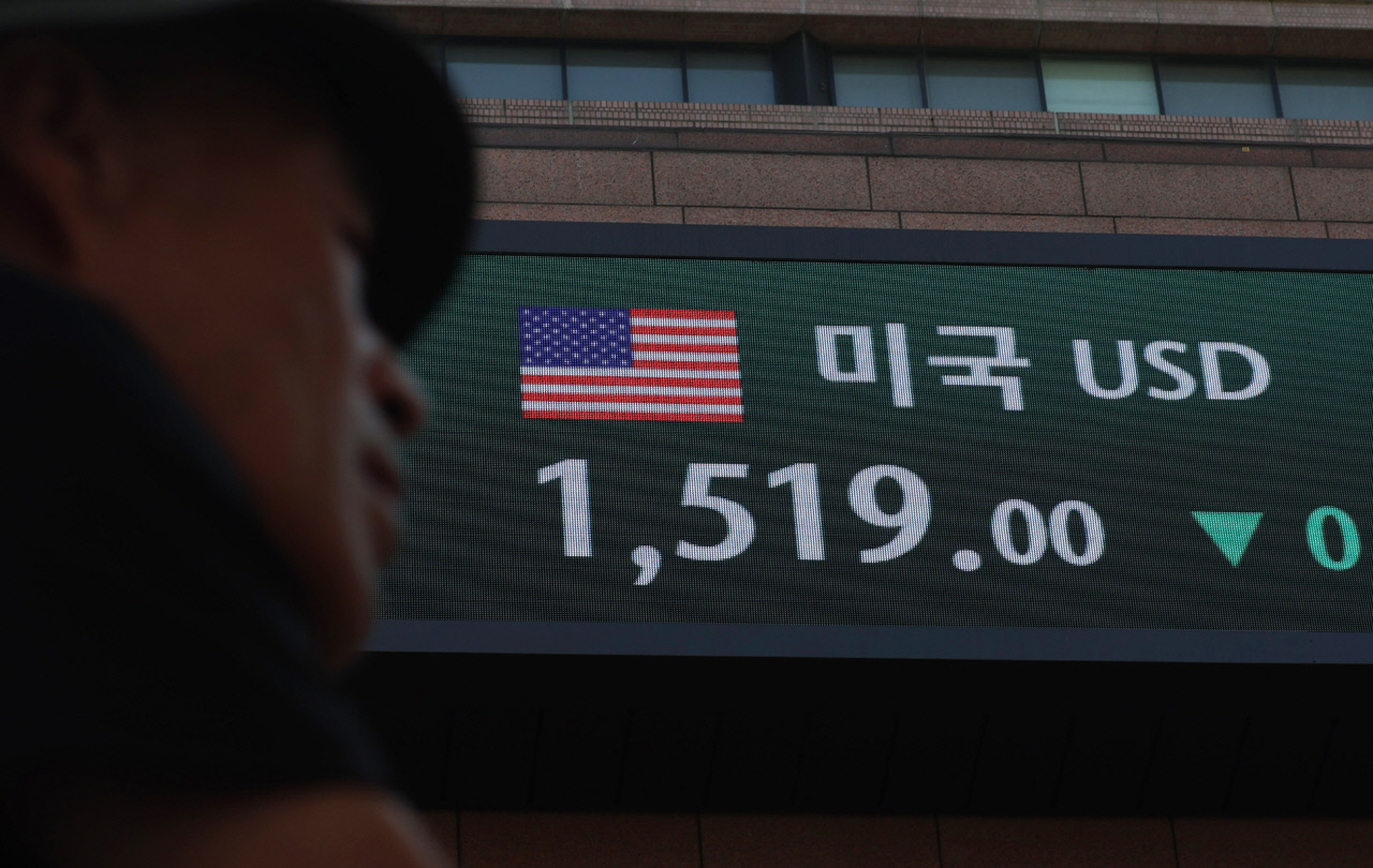 “환율 1530원 돌파”...미·이란 충돌·美 추가 관세에 금융시장 ‘초긴장’