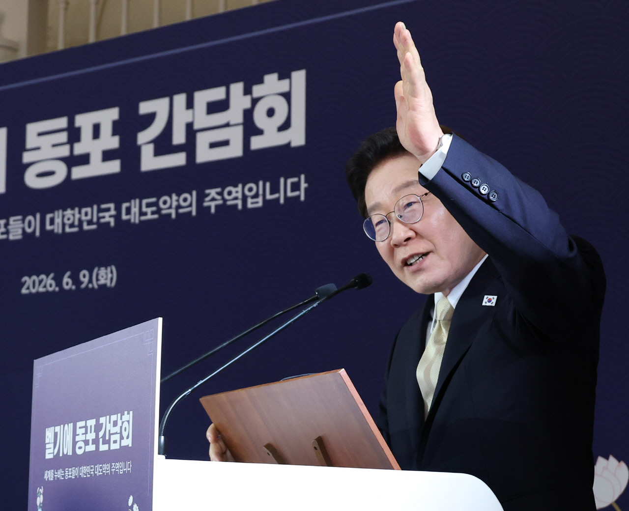 李 대통령 국정지지율 50% 붕괴..'민심 이반 현상' 뚜렷