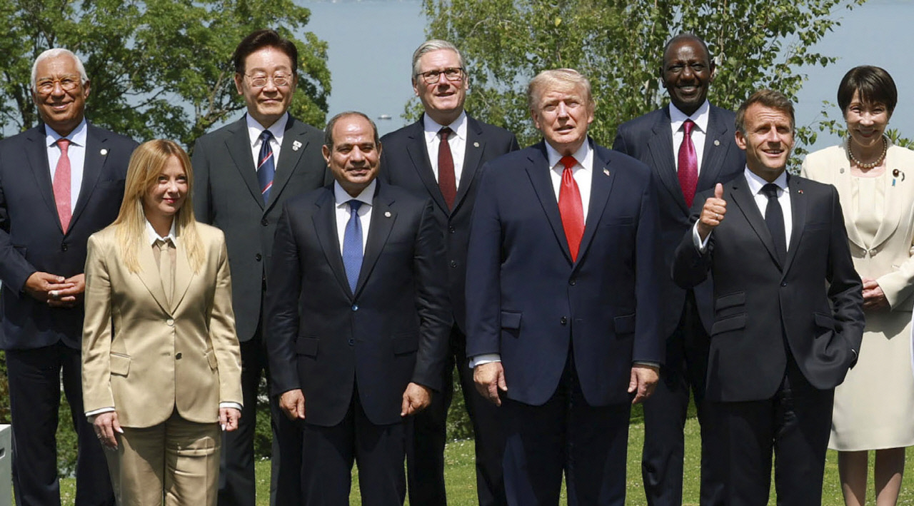 G7 참석 이 대통령, 미국·독일·캐나다 등 만나… 트럼프에겐 "北문제 해결 주도" 요청