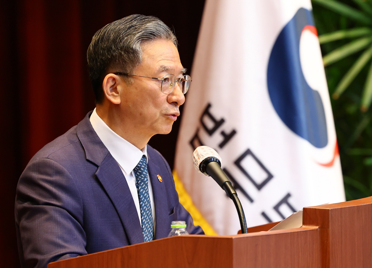'기름값 담합' 첫 구속…정성호 "국민 피해 14조, 엄중 대응할 것"