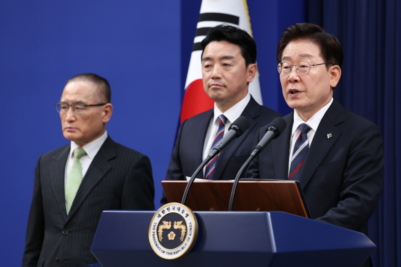 李대통령 "교황께 방한 계기 DMZ 포함 방북 추진도 요청…'적극 추진해보겠다'고 해"