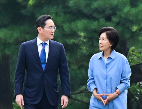 '상속세 마침표' 홍라희, 3조원대 삼성전자 주식 매각