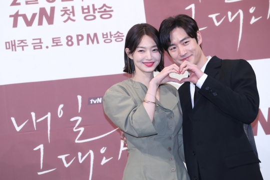 포토] '내일 그대와' 신민아-이제훈, 꿀케미 기대되는 동갑내기 커플!