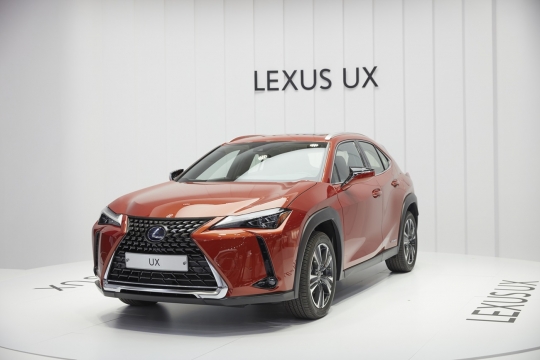 렉서스 소형 Suv 시장 경쟁 예고…'Ux' 사전계약 250대