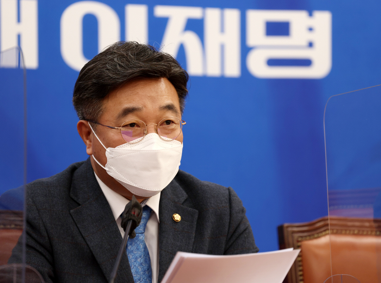 윤호중 "尹, 신천지 압수수색 반려 의혹…결국 무당이 이유였나"