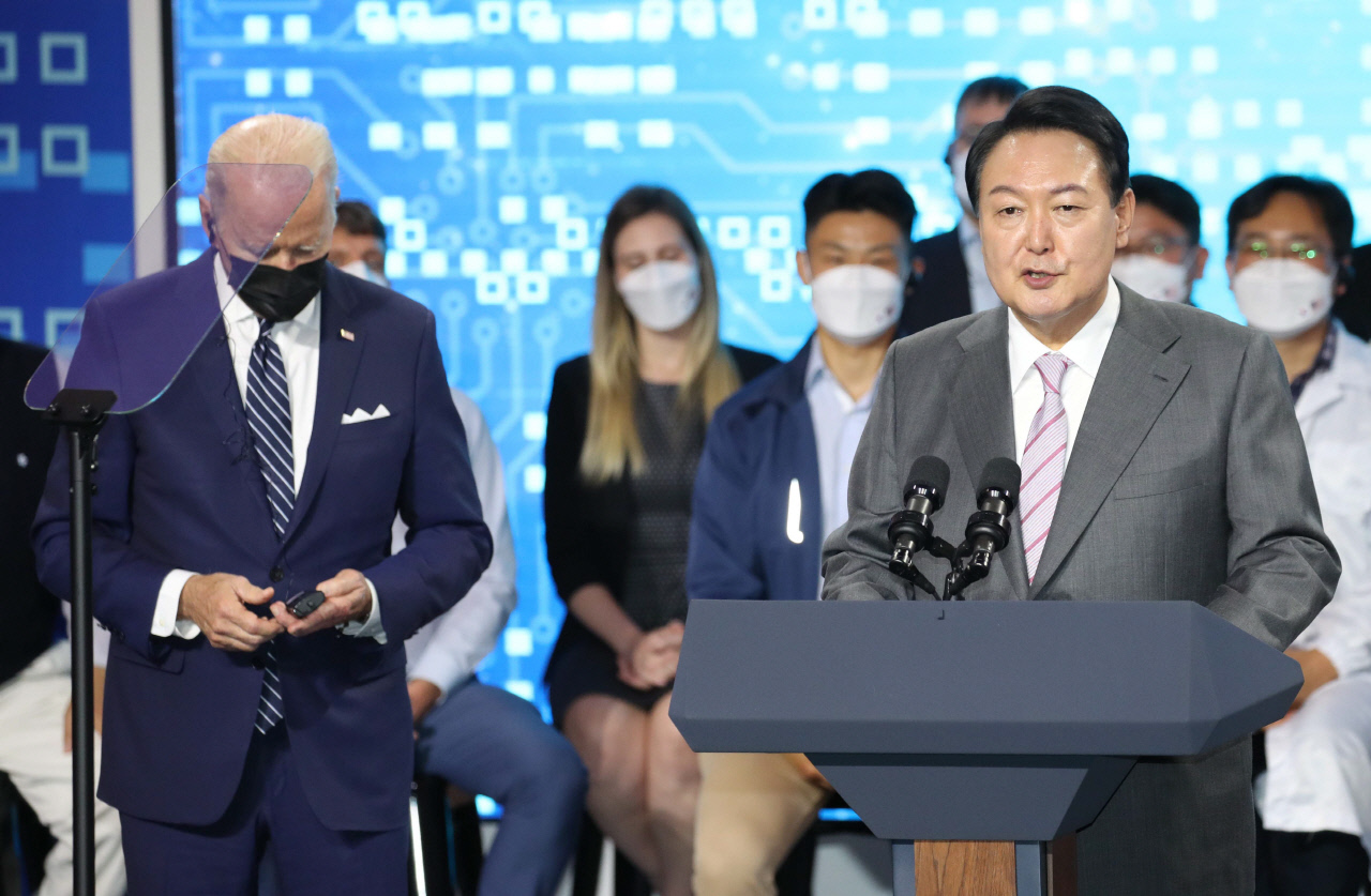 尹 대통령 "바이든, 삼성 방문 계기…한미 경제안보·공급망·기술동맹 거듭나길"