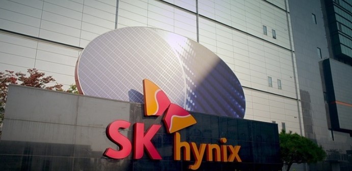 [컨콜]SK하이닉스, HBM3E 공급한다 "올 HBM 매출 300% 증가 예상"