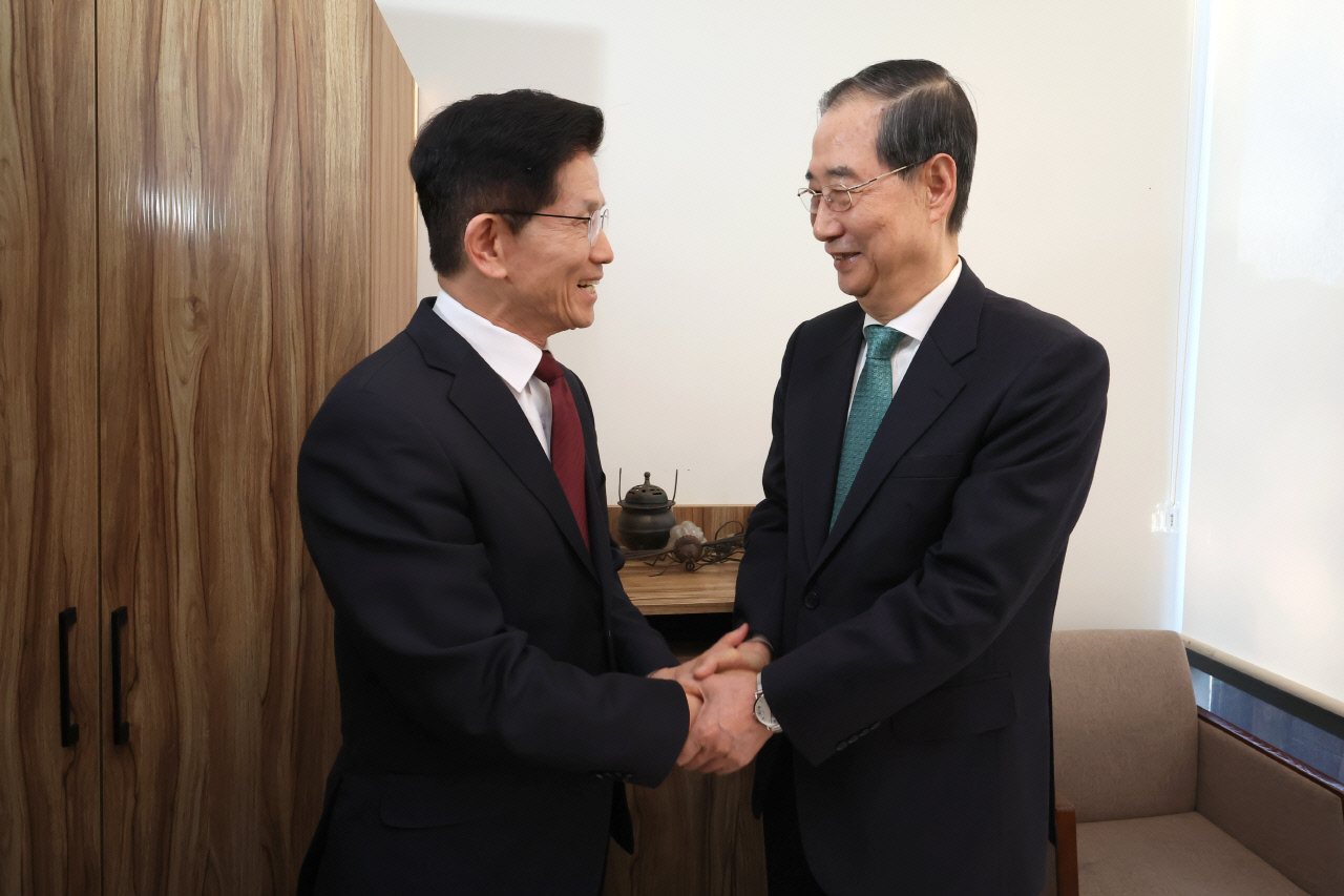 김문수-한덕수 단일화 '파열음'…테마주 주가 롤러코스터