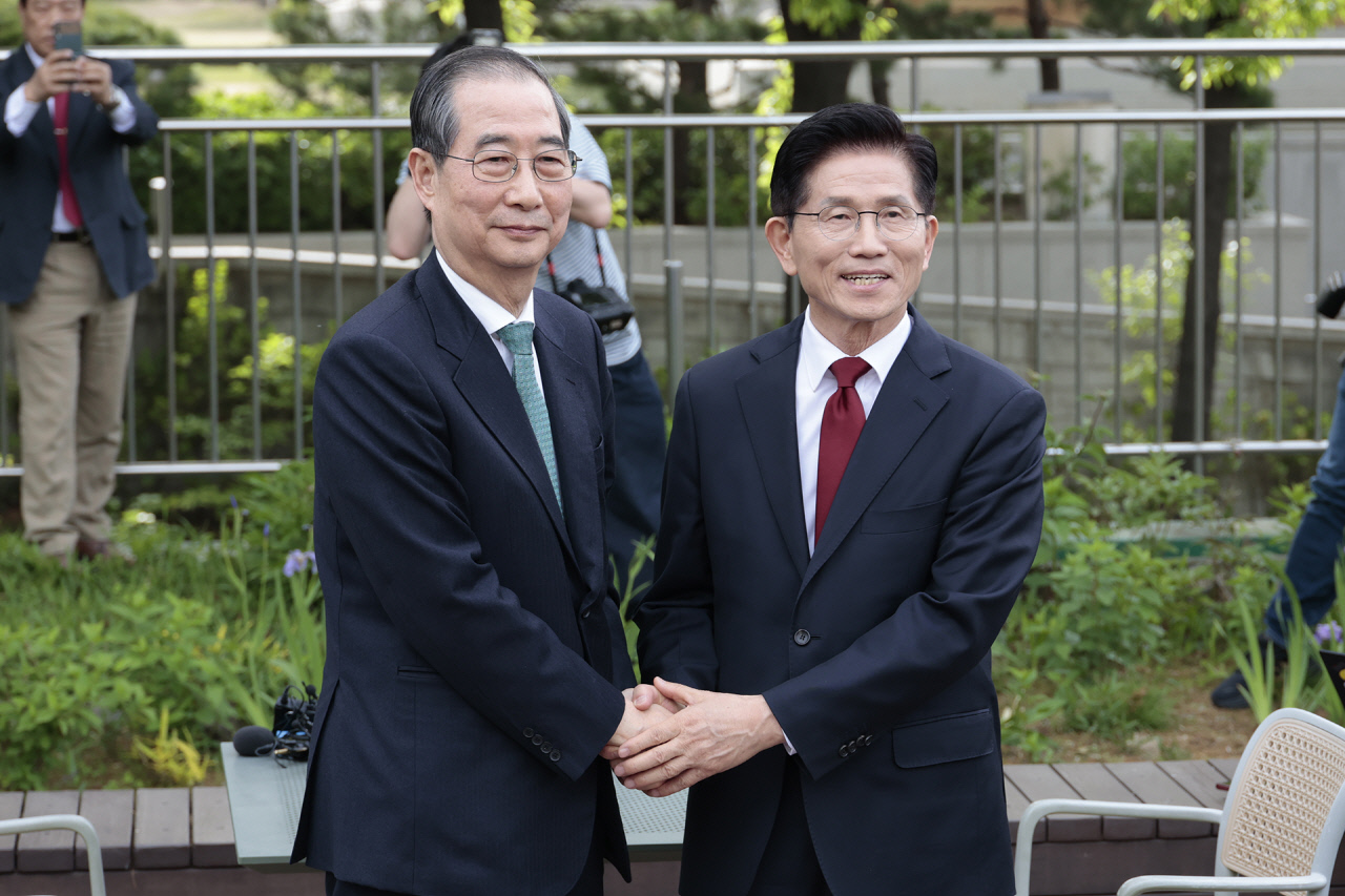 김문수-한덕수, 2차 회동 후에도 신경전… 金 "반기문도 중간에 그만둬" VS 韓 "한미 FTA 득 있냐더라"