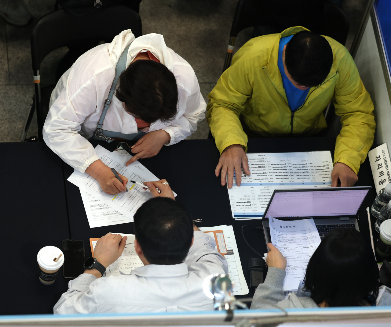 4월 고용보험 가입자 증가폭 코로나19 이후 최저 … 1인당 신규 일자리 0.43개