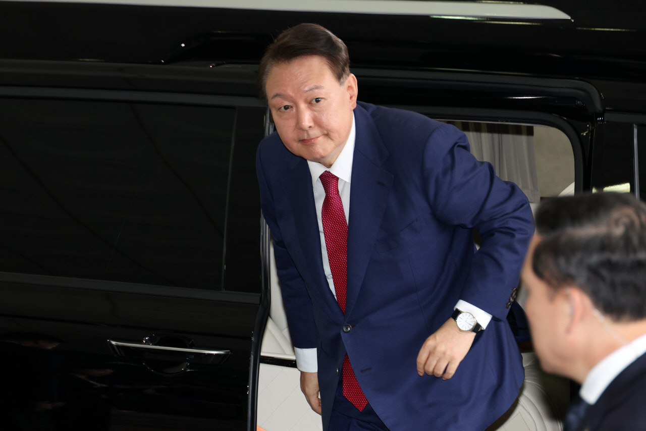 내란특검, 尹 오전 조사 마무리…시작 3시간만