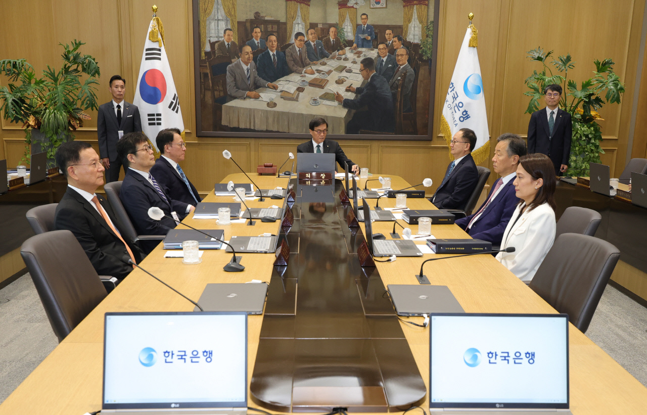 한은, 기준금리 연 2.5% 동결…"6·27대책 효과 지켜볼 것"
