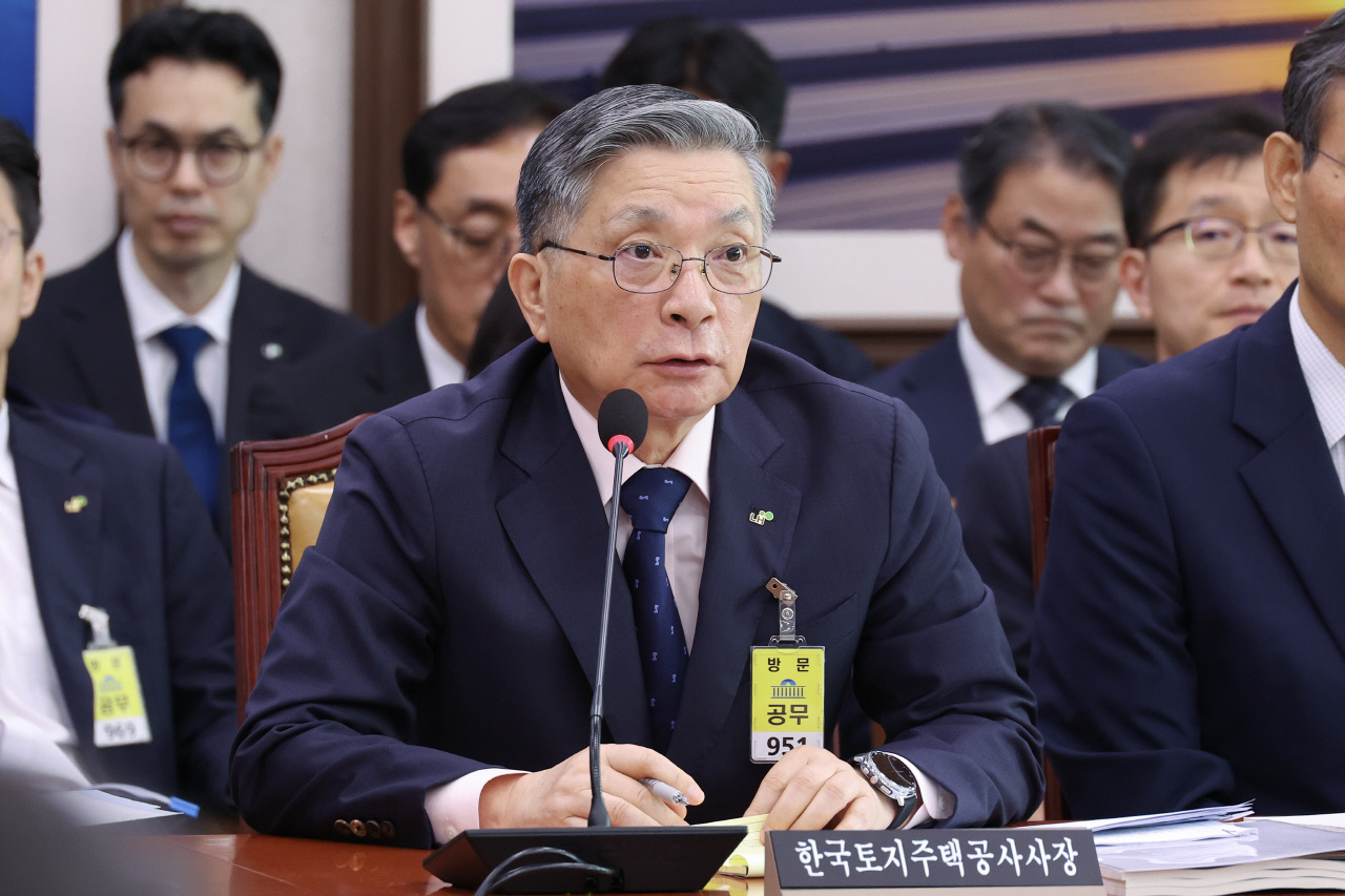[2025 국감]LH '직접 시행' 두고 갑론을박…부채 300조원으로 불어날 수도