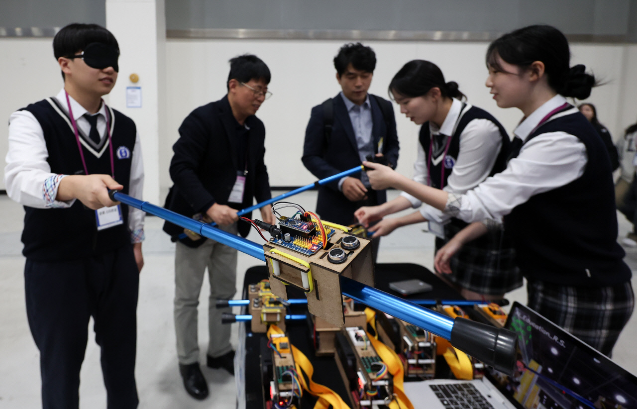 고1 학생 75% “고교학점제 만족 못한다”…10명 중 7명 “폐지해야”