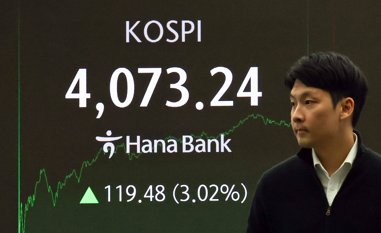 코스피, 4000선 재돌파...기관 대규모 매수에 3% 상승