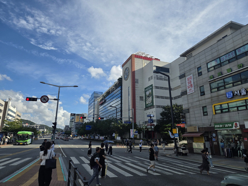 홈플러스 '7000억 손실은 일회성, 흑자전환 자신'... 매각불가 정면 반박 나서