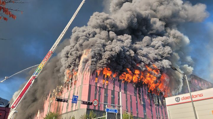 '블프' 코앞인데 날벼락... 이랜드 물류센터 화재에 비상